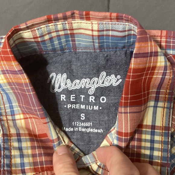NWT Wrangler Retro Modern Fit Pearl snap long sleeve shirt. Size small - Picture 2 of 6